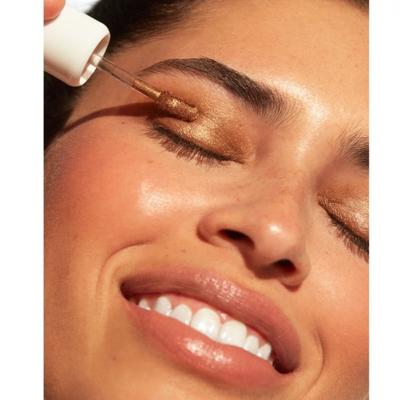 Beautycounter ‘FLASH’ Lid Glow - Picture 4 of 6